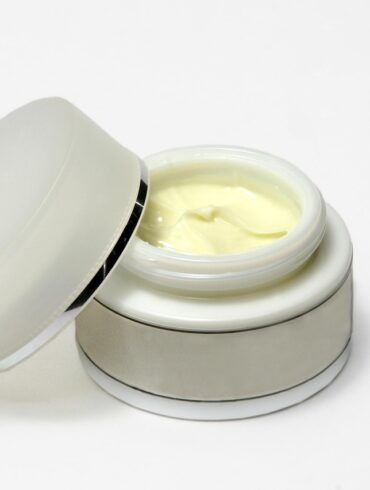 There is a certain ritual in scrolling through high performance serums late at night, comparing ingredient lists and clinical claims with quiet focus. On https://www.dermstore.com, that ritual feels curated rather than chaotic. The platform positions itself as a destination for premium skin care, offering physician formulated brands alongside beauty tools and expert guidance. This Dermstore review explores how the retailer blends credibility, convenience, and cost saving options like HSA eligible beauty and auto replenishment into one cohesive experience.