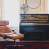 Le cuir est synonyme d'élégance intemporelle, de durabilité et de luxe. Qu'il s'agisse d'une veste en cuir bien-aimée, d'un fauteuil antique ou d'un sac à main de créateur, les articles en cuir ont souvent une valeur sentimentale et constituent des pièces durables dans nos maisons ou nos garde-robes. Cependant, au fil du temps, même le cuir le plus fin peut montrer des signes d'usure : la décoloration, les fissures et les plis peuvent nuire à sa beauté originale. C'est là qu'intervient Rénovation Cuir. Chez [rénovation du cuir], nous sommes spécialisés dans la redonner vie au cuir, vous aidant ainsi à redonner à vos pièces précieuses leur éclat d'antan. Qu'il s'agisse d'un canapé en cuir vintage ou d'une paire de bottes patinées, ce guide complet vous guidera à travers les étapes essentielles d'une rénovation experte du cuir, afin que vous puissiez redonner vie à vos objets de luxe et en profiter pendant des années.