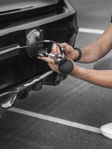 Dans le monde dynamique de la technologie automobile, Aerosus, marque française pionnière, redéfinit les standards de performance des véhicules avec ses systèmes de suspension pneumatique de pointe. Réputé pour son approche innovante de la conception des suspensions, Aerosus est devenu synonyme d'offrir à la fois un confort inégalé et des capacités de maniabilité supérieures. Cet article explique comment Aerosus révolutionne la suspension des véhicules pour améliorer les performances dans divers secteurs automobiles.