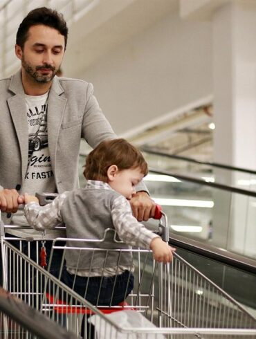 Kinderkraft ist eine vertrauenswürdige europäische Marke, die sich der Entwicklung sicherer, funktionaler und formschöner Produkte für Kinder und Eltern verschrieben hat. Im offiziellen Online-Shop bietet Kinderkraft eine breite Palette an Lösungen, die Familien von den ersten Lebenstagen bis ins frühe Kindesalter unterstützen – Sicherheit, Komfort und modernes Design zu erschwinglichen Preisen.