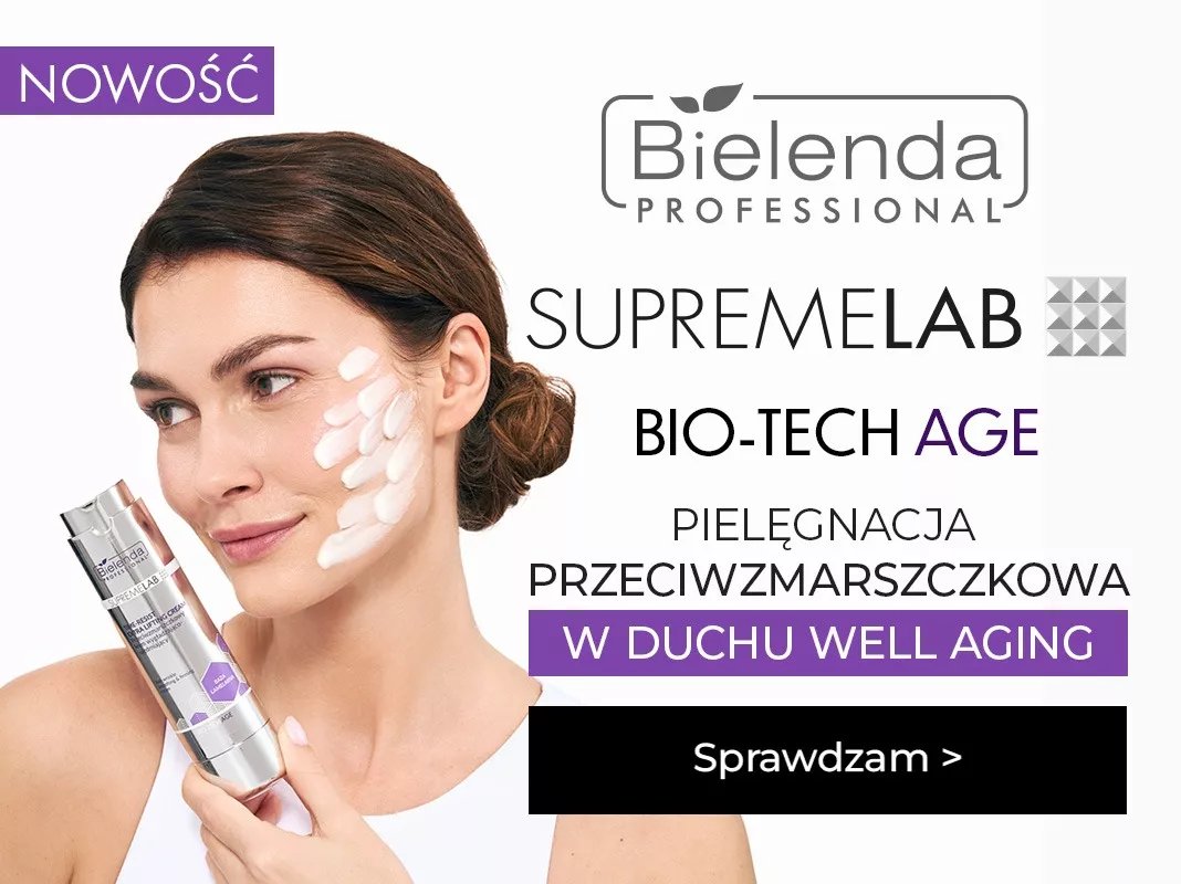 Kobieta aplikująca serum do twarzy z tekstem o pielęgnacji przeciwzmarszczkowej