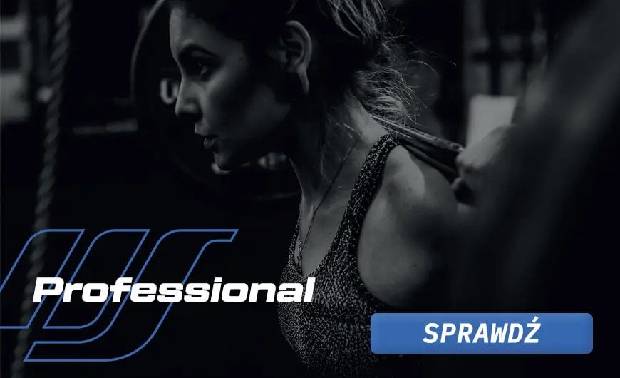 Kobieta podczas treningu siłowego na sprzęcie, kategoria Professional