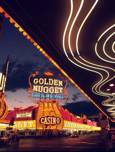 In der Welt des Glücksspiels und der Lotterien regt der Reiz eines Jackpots die Fantasie von Millionen an. Der Nervenkitzel der Möglichkeit, sein Leben mit einem einzigen Los oder Dreh zu verändern, ist unbestreitbar verlockend. Obwohl Glück eine wichtige Rolle beim großen Gewinn spielt, gibt es Strategien und Ansätze, die die Erfolgschancen erhöhen können. Dieser Artikel untersucht die Feinheiten von Jackpots und deckt die Strategien auf, die versierte Spieler anwenden, um ihr Gewinnpotenzial zu maximieren.