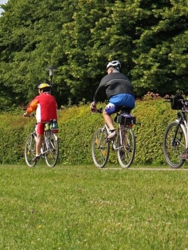 Baja Bikes is uitgegroeid tot een van de meest gerenommeerde namen op het gebied van begeleide fietstochten door steden en biedt reizigers een boeiende manier om 's werelds meest iconische bestemmingen te ontdekken. Met zijn vriendelijke aanpak, deskundige lokale gidsen en focus op actief sightseeing heeft het bedrijf de manier waarop mensen nieuwe steden verkennen opnieuw gedefinieerd. In plaats van te haasten langs bezienswaardigheden of te vertrouwen op overvolle tourbussen, nodigt Baja Bikes reizigers uit om het rustiger aan te doen, van de rit te genieten en steden te ervaren vanuit een verfrissend nieuw perspectief: op twee wielen.