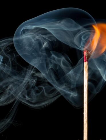 Brandveiligheid is iets waar de meeste mensen pas aan denken na een schrikmoment – ​​of nadat een nieuwe regel het onvermijdelijk maakt. Brandpreventiewinkel is er om die kloof te dichten. Gevestigd in Nederland en ook actief in België, is het een zeer gespecialiseerde online winkel die zich volledig richt op brandpreventieproducten. In plaats van een handvol alarmen aan te bieden op een algemene hardwarewebsite, positioneert Brandpreventiewinkel zich als een one-stop, door experts geleide marktplaats voor alles wat u nodig heeft om brand thuis of op het werk te voorkomen, te detecteren en erop te reageren.