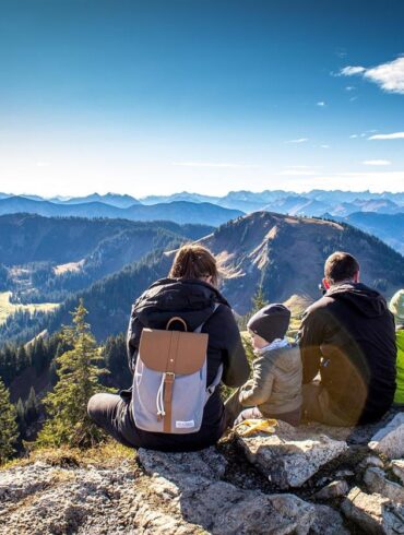 Ob Sie in die Berge aufbrechen, Waldwege erkunden, durch die Landschaft radeln oder Ihren nächsten Gipfel erklimmen – naturzeit.com rüstet Sie für jedes Outdoor-Abenteuer aus. Mit einer sorgfältig zusammengestellten Auswahl an Outdoor-Bekleidung, Schuhen und Funktionsausrüstung vereint naturzeit Qualität, Leistung und bewährte Marken für echte Outdoor-Fans.