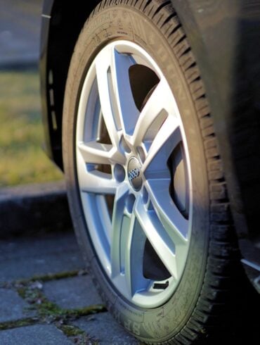 Every journey begins with a single point of contact the road beneath your tyres. Whether it’s a daily commute, a long-distance road trip, or navigating challenging weather conditions, the quality of your tyres plays a critical role in safety, performance, and comfort. 123pneus.fr has established itself as a trusted destination for drivers seeking reliable, high-quality tyres at competitive prices, ensuring that every journey starts on the right track.