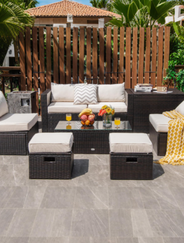 Creare una casa confortevole, organizzata e personale è un processo continuo. A volte si tratta dell'acquisto di un mobile importante, mentre altre volte una pratica soluzione di contenimento, un accessorio da giardino, un elettrodomestico da cucina o un dettaglio decorativo possono fare la differenza più grande. Costway IT offre ai clienti italiani un ampio catalogo online pensato attorno a questi diversi aspetti della vita quotidiana. Costway.it si presenta con la filosofia “Più che semplici mobili”. Questa descrizione si adatta bene al rivenditore. Sebbene i mobili siano una parte centrale della sua gamma, Costway copre anche vita all'aria aperta, giardinaggio, prodotti per la cucina, elettrodomestici, mobili per bambini, giocattoli, attrezzature per il fitness, prodotti da campeggio, decorazioni, articoli essenziali per animali domestici e altre categorie di lifestyle. Riunendo una collezione così diversificata, Costway IT offre ai clienti un posto conveniente dove acquistare sia progetti domestici significativi che piccoli miglioramenti quotidiani.