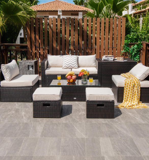 Creare una casa confortevole, organizzata e personale è un processo continuo. A volte si tratta dell'acquisto di un mobile importante, mentre altre volte una pratica soluzione di contenimento, un accessorio da giardino, un elettrodomestico da cucina o un dettaglio decorativo possono fare la differenza più grande. Costway IT offre ai clienti italiani un ampio catalogo online pensato attorno a questi diversi aspetti della vita quotidiana. Costway.it si presenta con la filosofia “Più che semplici mobili”. Questa descrizione si adatta bene al rivenditore. Sebbene i mobili siano una parte centrale della sua gamma, Costway copre anche vita all'aria aperta, giardinaggio, prodotti per la cucina, elettrodomestici, mobili per bambini, giocattoli, attrezzature per il fitness, prodotti da campeggio, decorazioni, articoli essenziali per animali domestici e altre categorie di lifestyle. Riunendo una collezione così diversificata, Costway IT offre ai clienti un posto conveniente dove acquistare sia progetti domestici significativi che piccoli miglioramenti quotidiani.